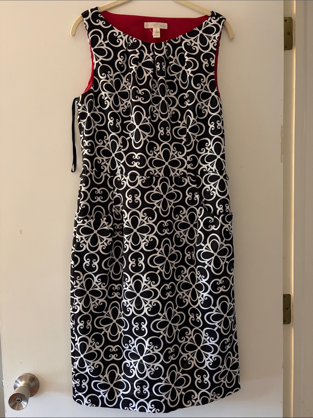 Women’s Black & White Floral Sheath Dress with red inner Lining